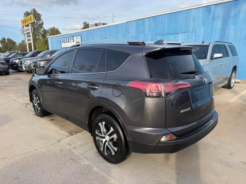 Toyota RAV4 LE FWD 2016