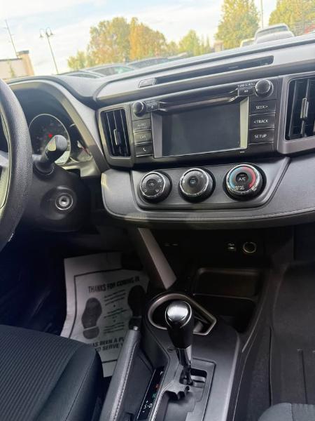 Toyota RAV4 LE FWD 2016