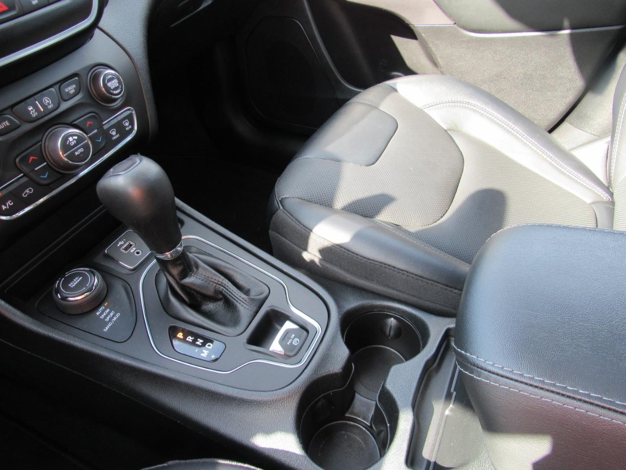 Jeep Cherokee Latitude Lux 4WD 2022 Jeep Cherokee Latitude Lux 4WD 2022