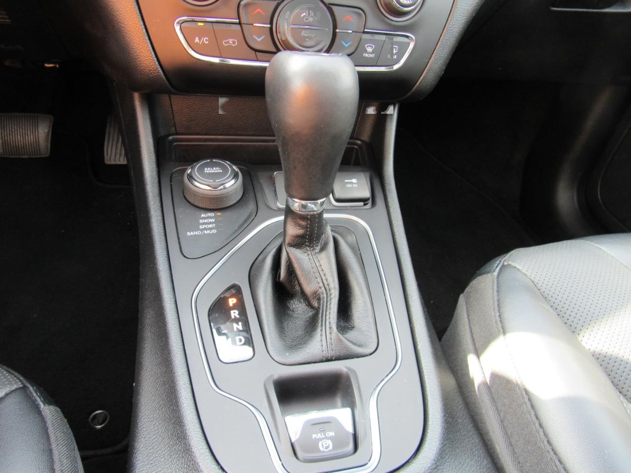 Jeep Cherokee Latitude Lux 4WD 2022 Jeep Cherokee Latitude Lux 4WD 2022