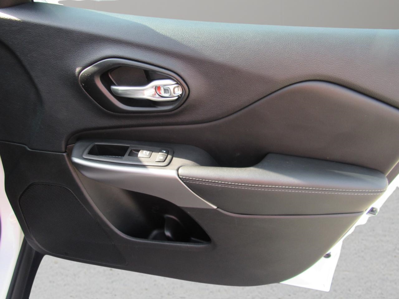 Jeep Cherokee Latitude Lux 4WD 2022 Jeep Cherokee Latitude Lux 4WD 2022