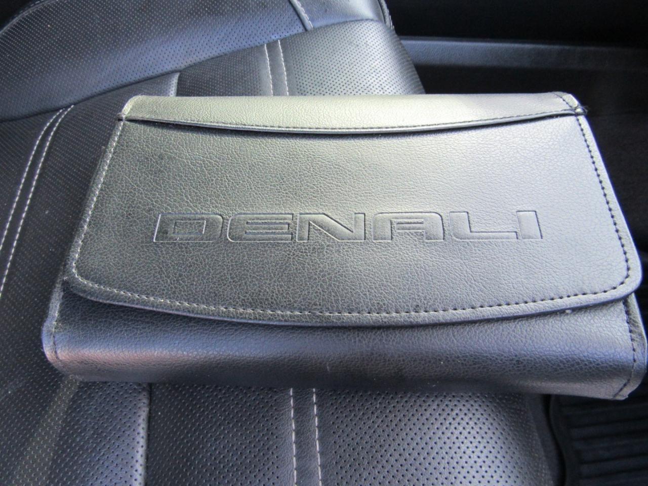 GMC Yukon Denali 4WD 2019