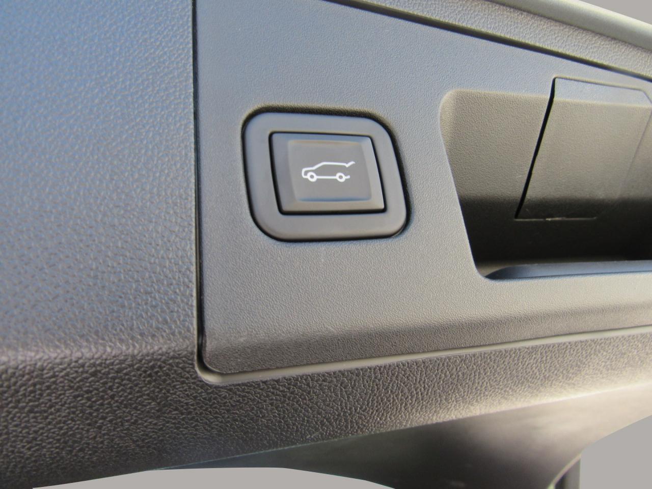 Cadillac XT4 Premium Luxury AWD 2024