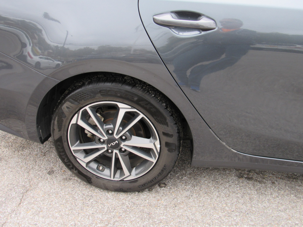 2023 Kia Forte LXS photo 4