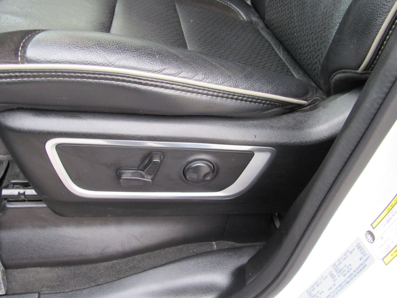 RAM 1500 Laramie Crew Cab 4WD 2023 RAM 1500 Laramie Crew Cab 4WD 2023