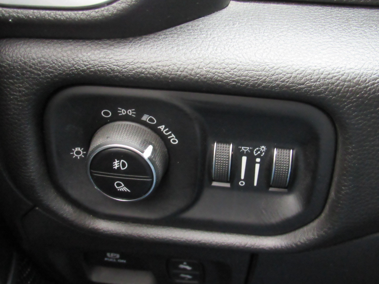 RAM 1500 Laramie Crew Cab 4WD 2023 RAM 1500 Laramie Crew Cab 4WD 2023