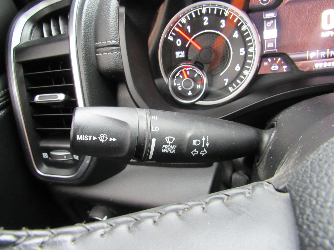 RAM 1500 Laramie Crew Cab 4WD 2023 RAM 1500 Laramie Crew Cab 4WD 2023