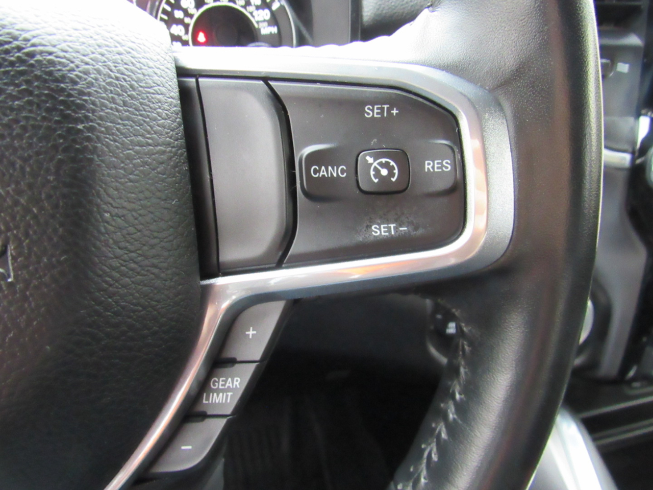 RAM 1500 Laramie Crew Cab 4WD 2023 RAM 1500 Laramie Crew Cab 4WD 2023