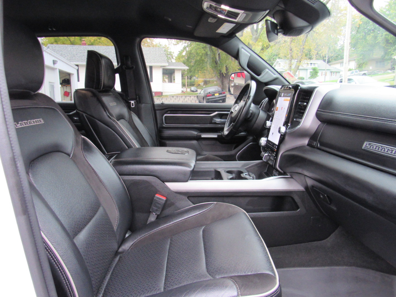 RAM 1500 Laramie Crew Cab 4WD 2023 RAM 1500 Laramie Crew Cab 4WD 2023