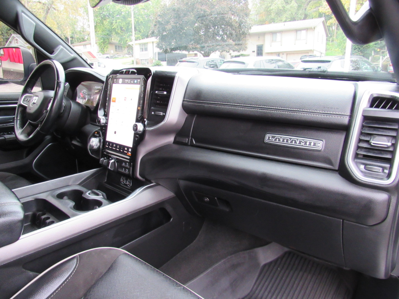 RAM 1500 Laramie Crew Cab 4WD 2023 RAM 1500 Laramie Crew Cab 4WD 2023