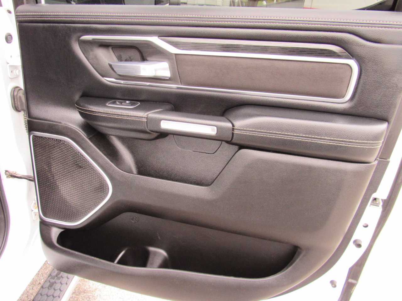 RAM 1500 Laramie Crew Cab 4WD 2023 RAM 1500 Laramie Crew Cab 4WD 2023