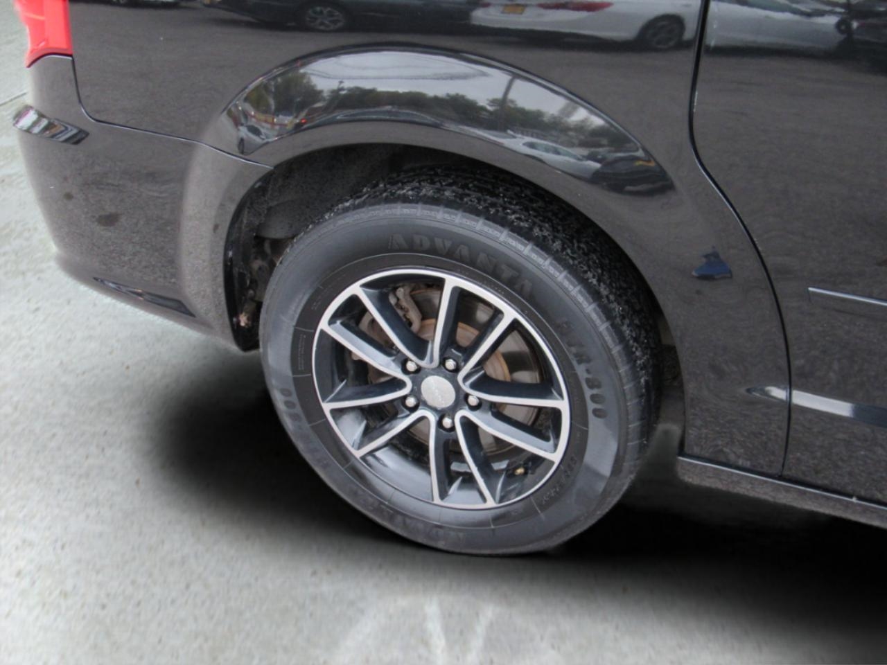 2016 Dodge Grand Caravan SE Plus photo 4