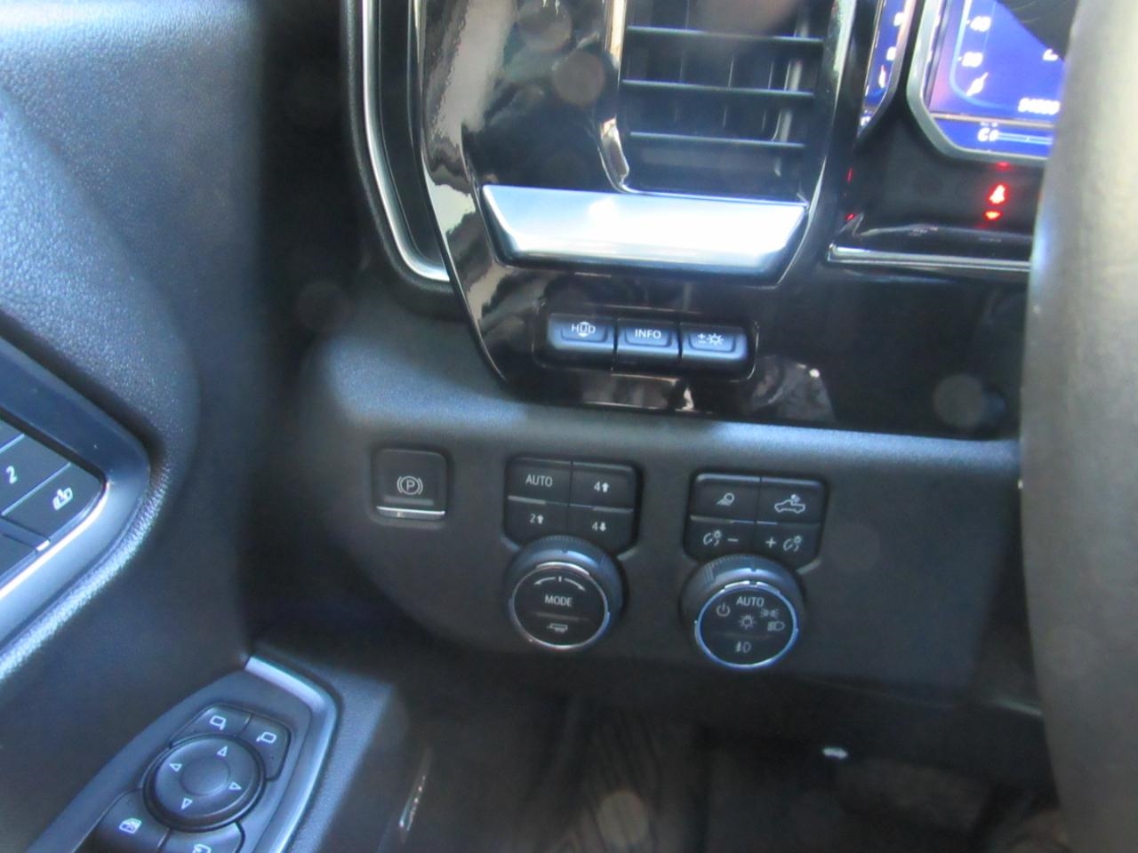 Chevrolet Silverado 1500 LTZ Crew Cab 4WD 2022