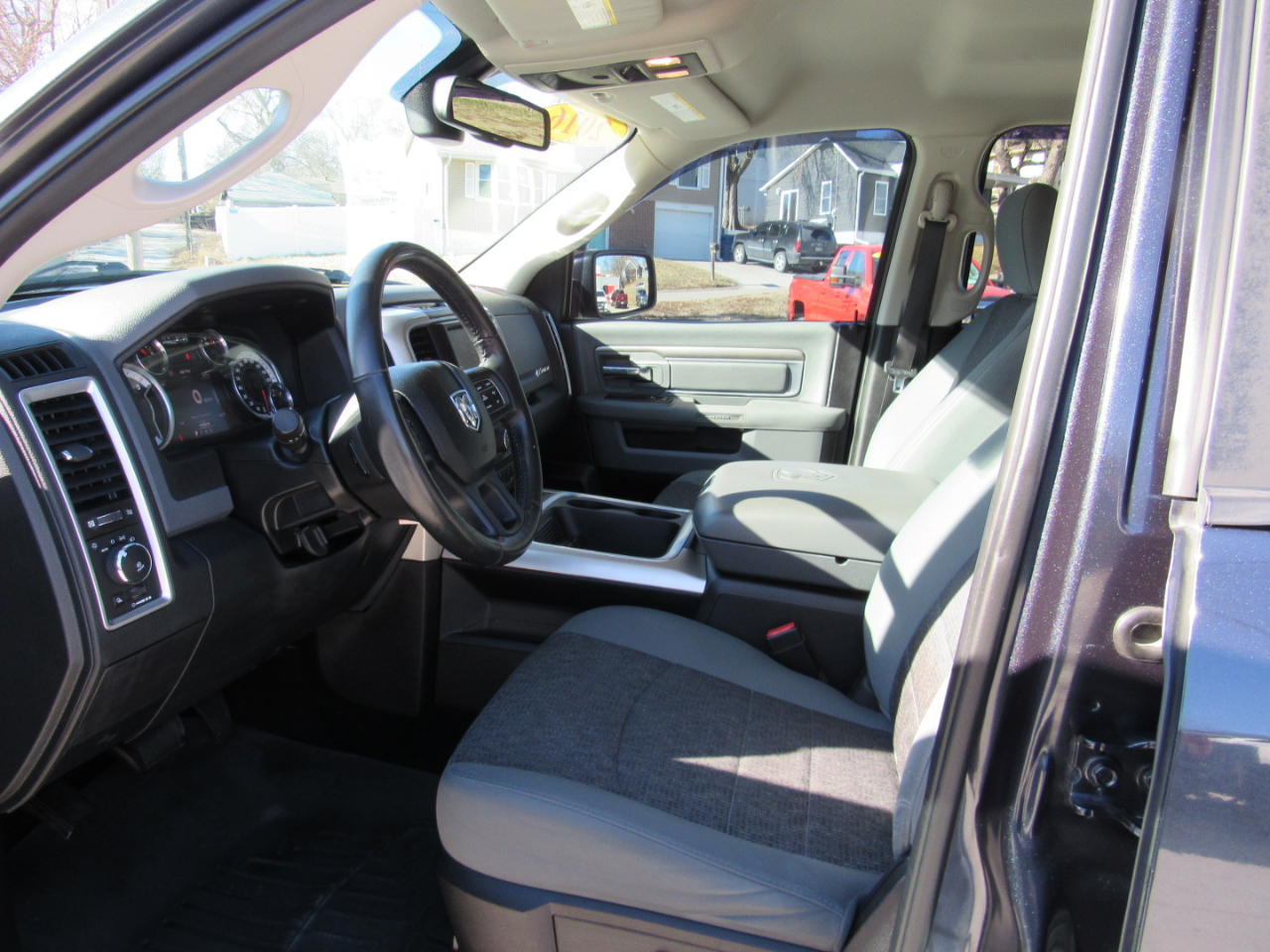 RAM 1500 Big Horn Crew Cab 4WD 2016