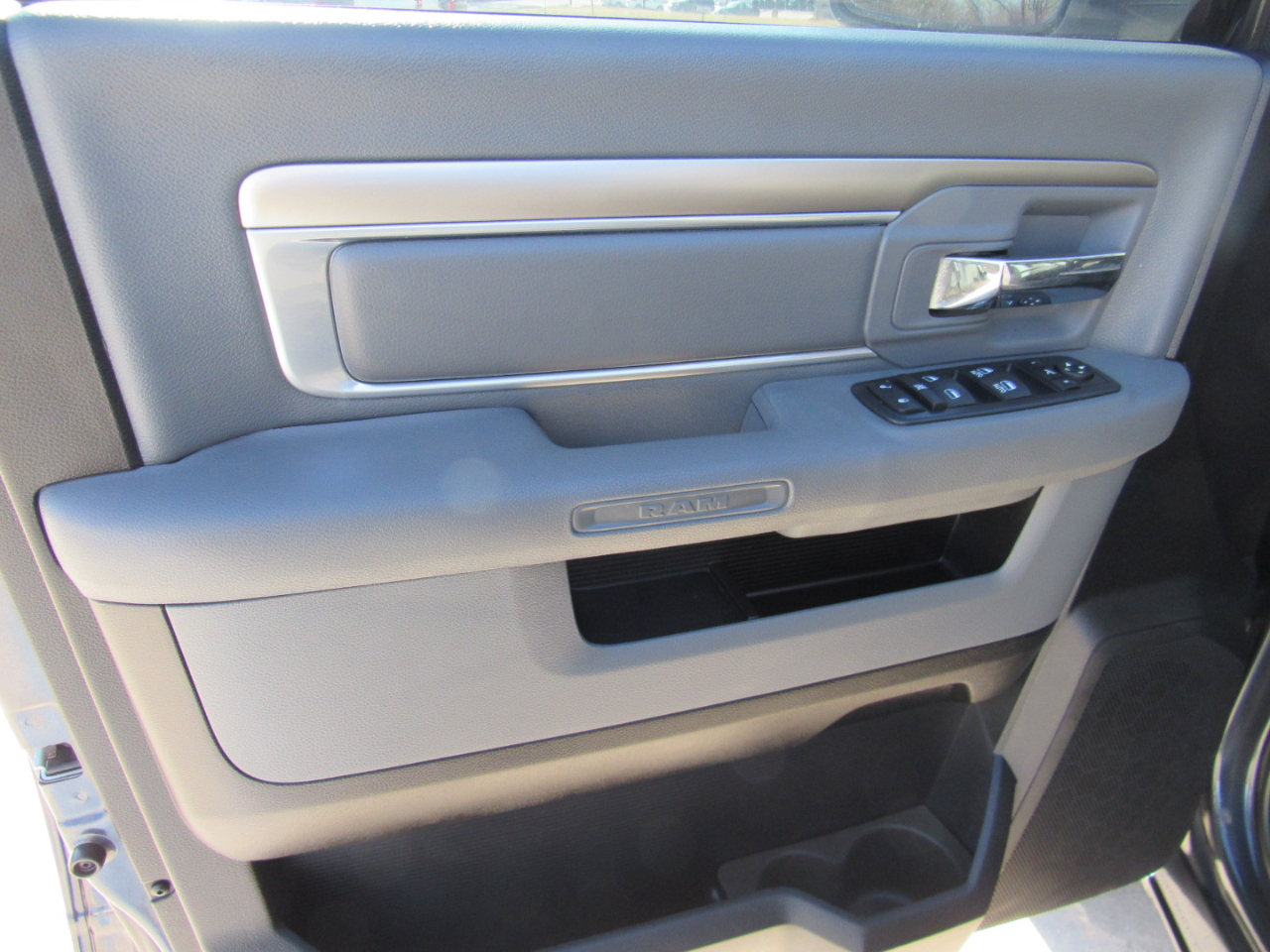 RAM 1500 Big Horn Crew Cab 4WD 2016