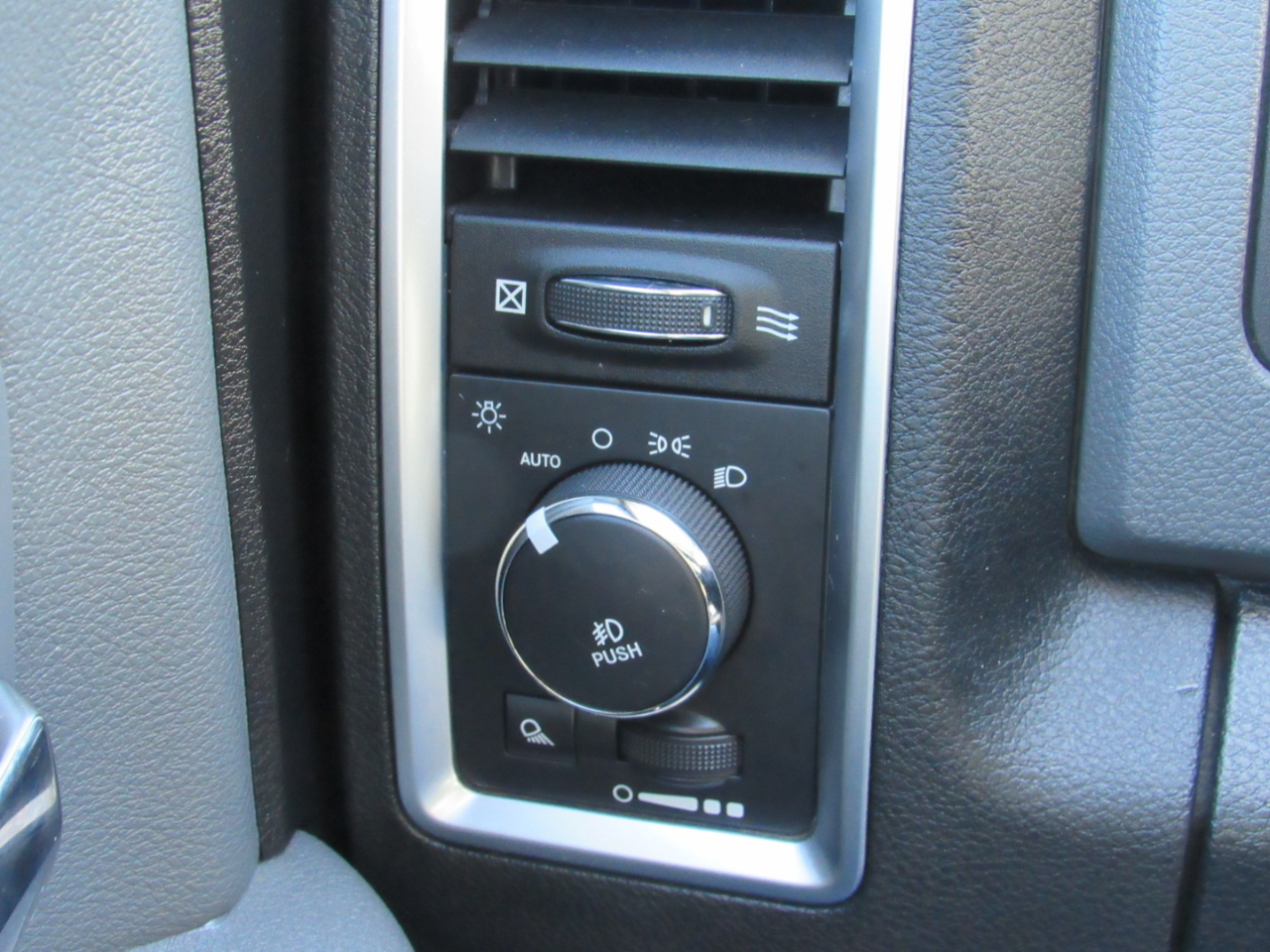 RAM 1500 Big Horn Crew Cab 4WD 2016