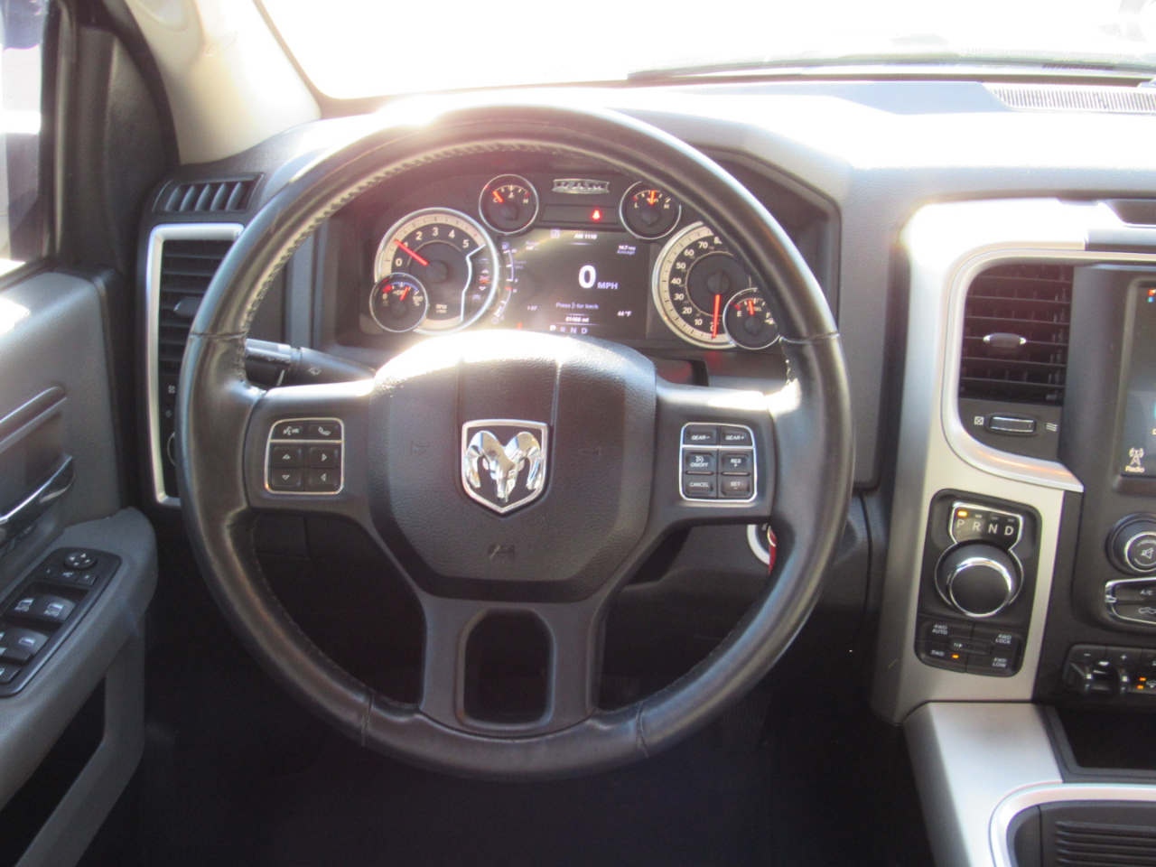 RAM 1500 Big Horn Crew Cab 4WD 2016