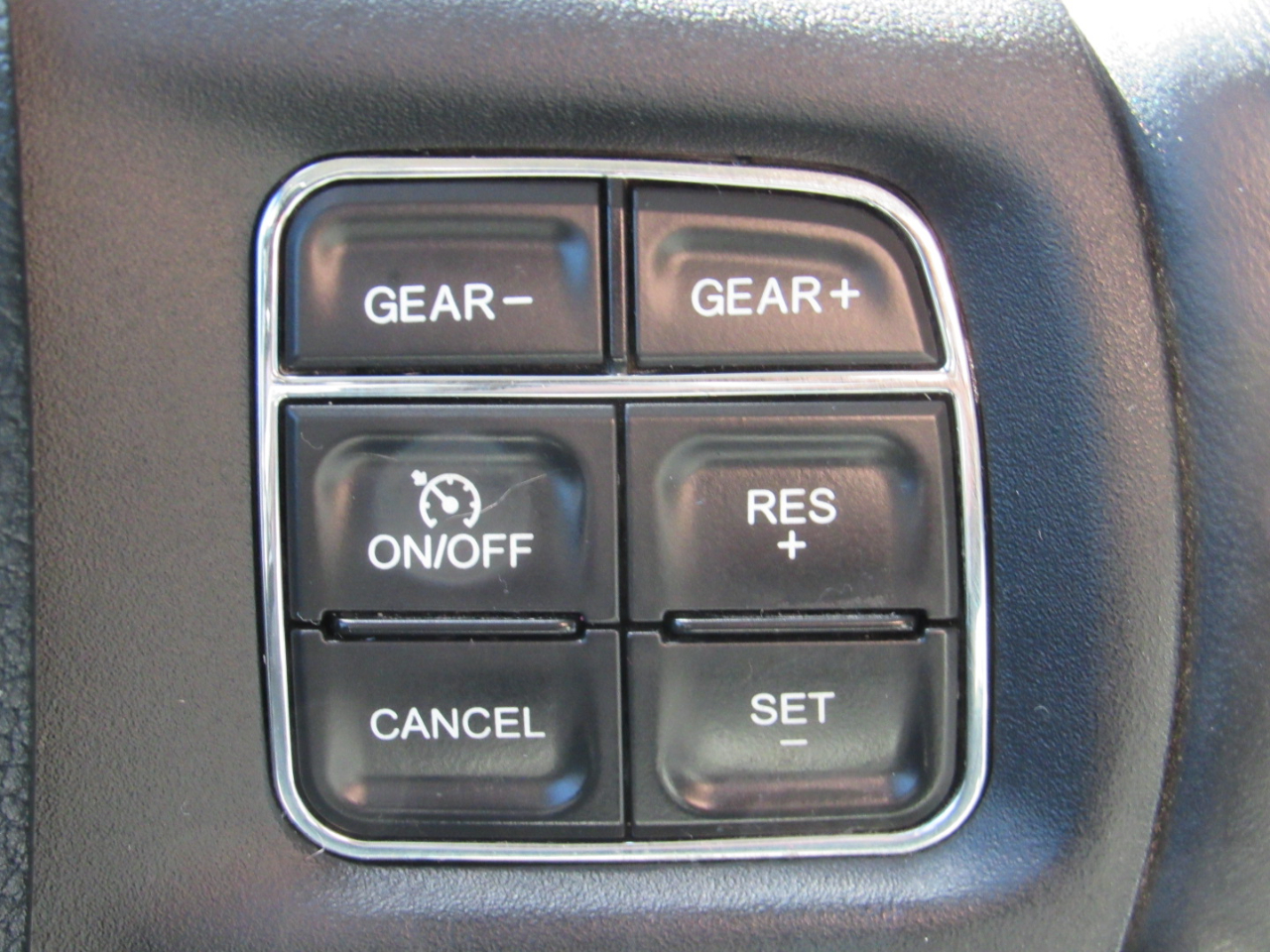 RAM 1500 Big Horn Crew Cab 4WD 2016