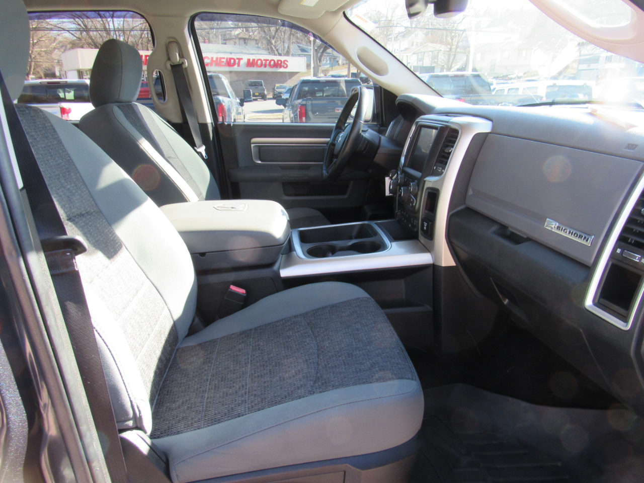 RAM 1500 Big Horn Crew Cab 4WD 2016