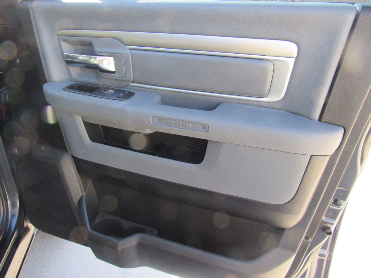 RAM 1500 Big Horn Crew Cab 4WD 2016