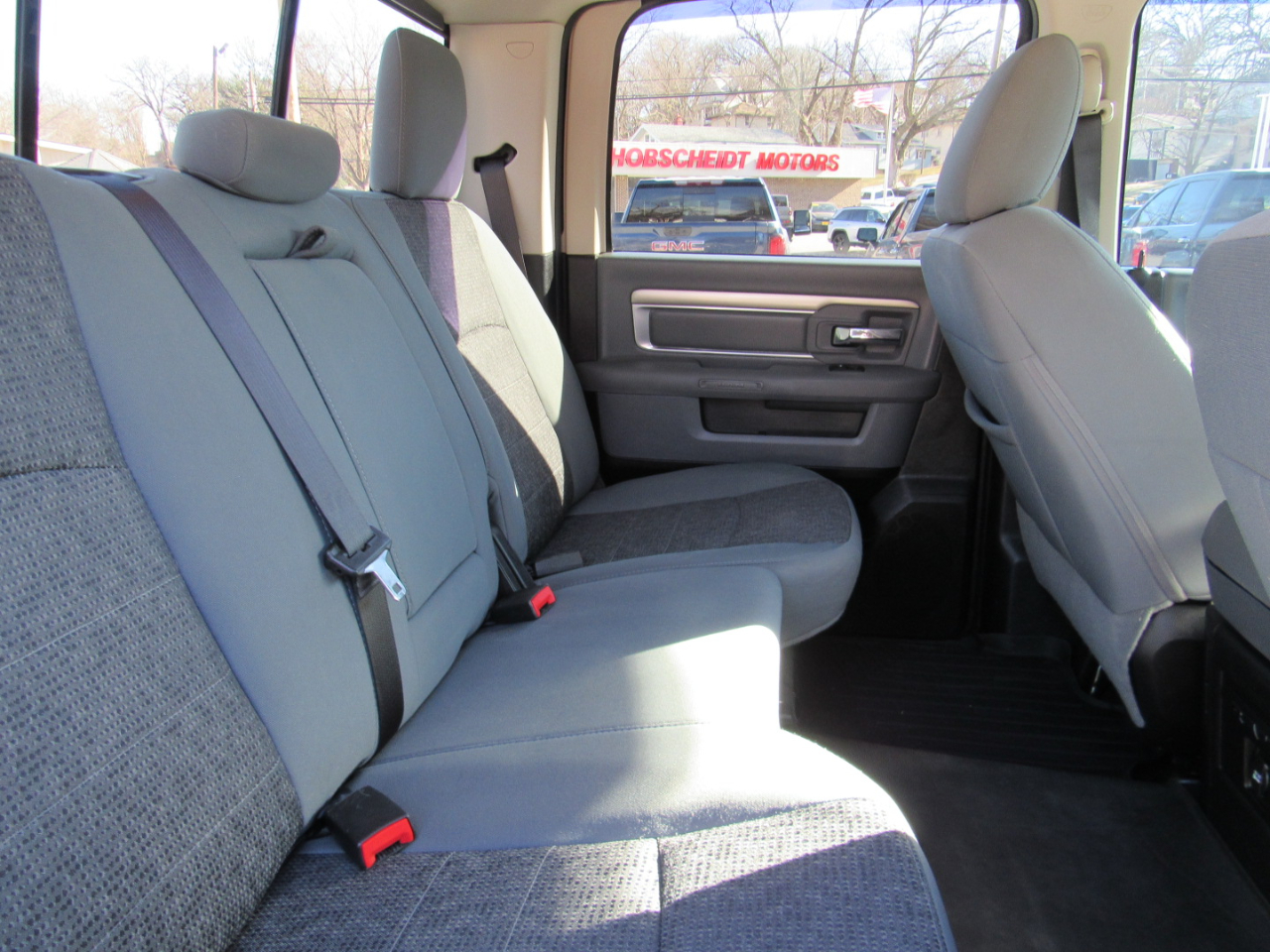 RAM 1500 Big Horn Crew Cab 4WD 2016