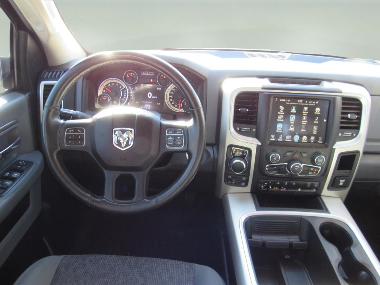 RAM 1500 Big Horn Crew Cab 4WD 2016