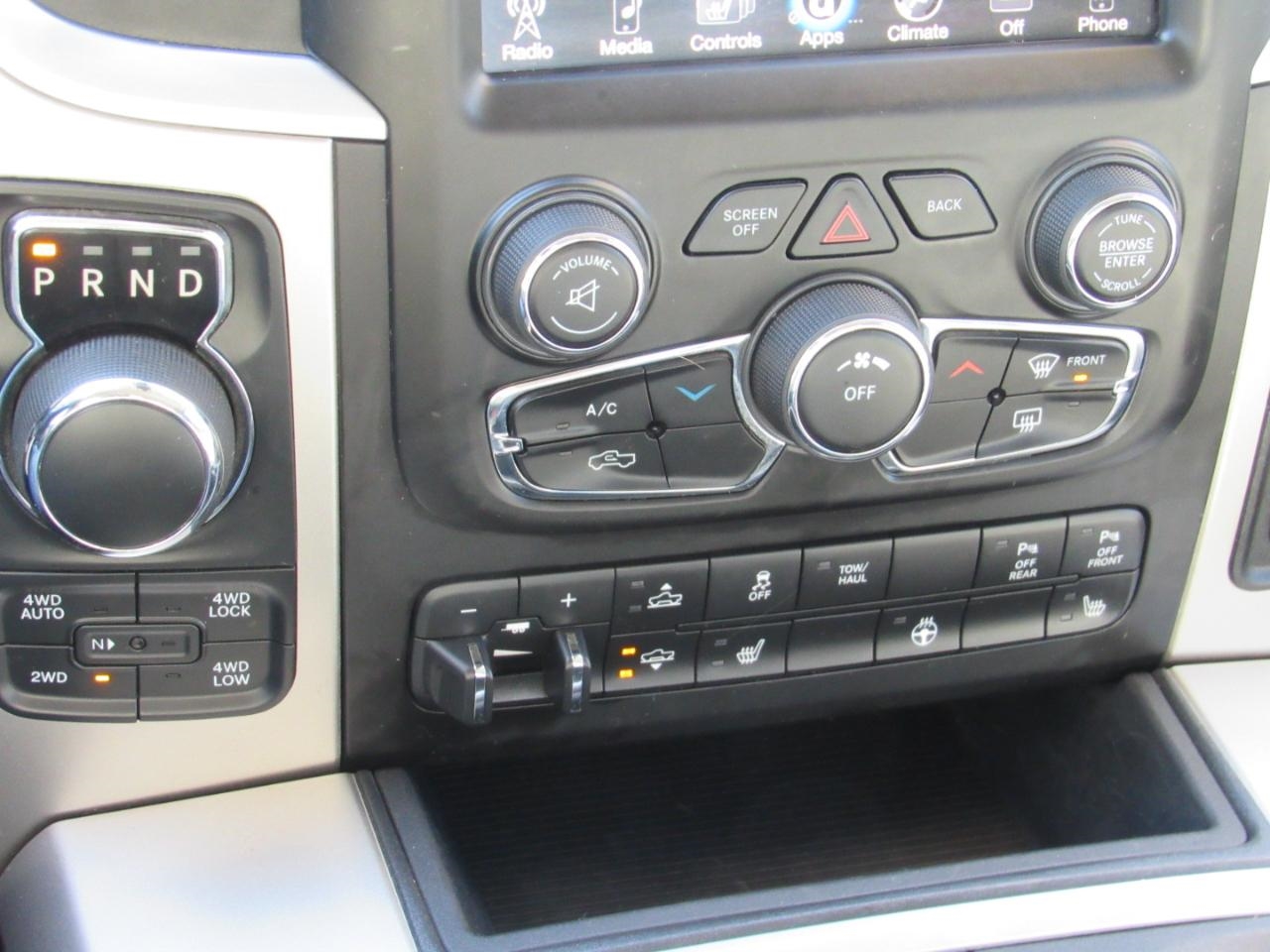 RAM 1500 Big Horn Crew Cab 4WD 2016