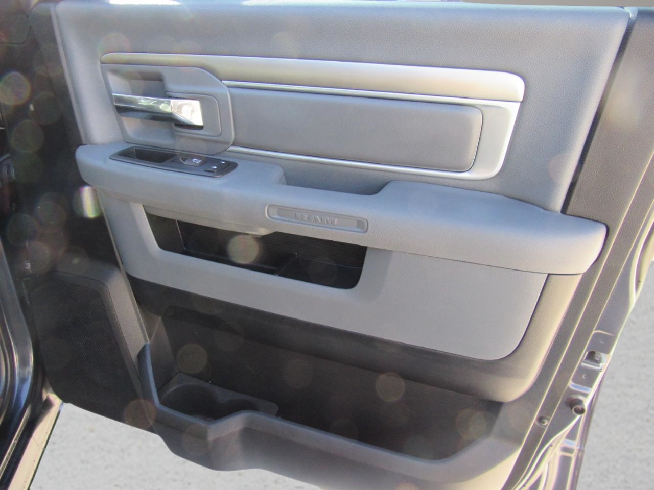 RAM 1500 Big Horn Crew Cab 4WD 2016