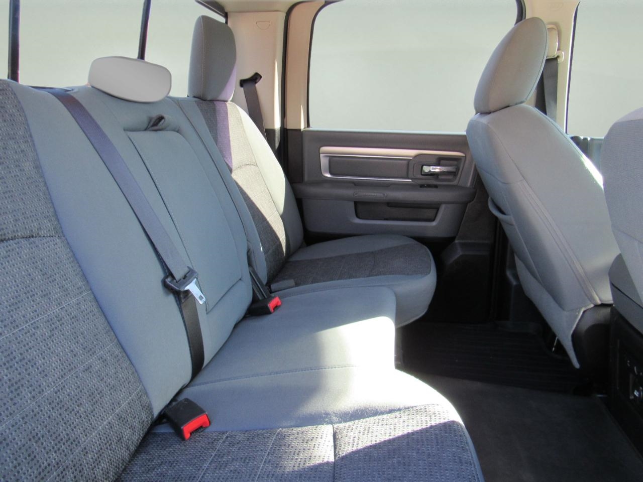 RAM 1500 Big Horn Crew Cab 4WD 2016