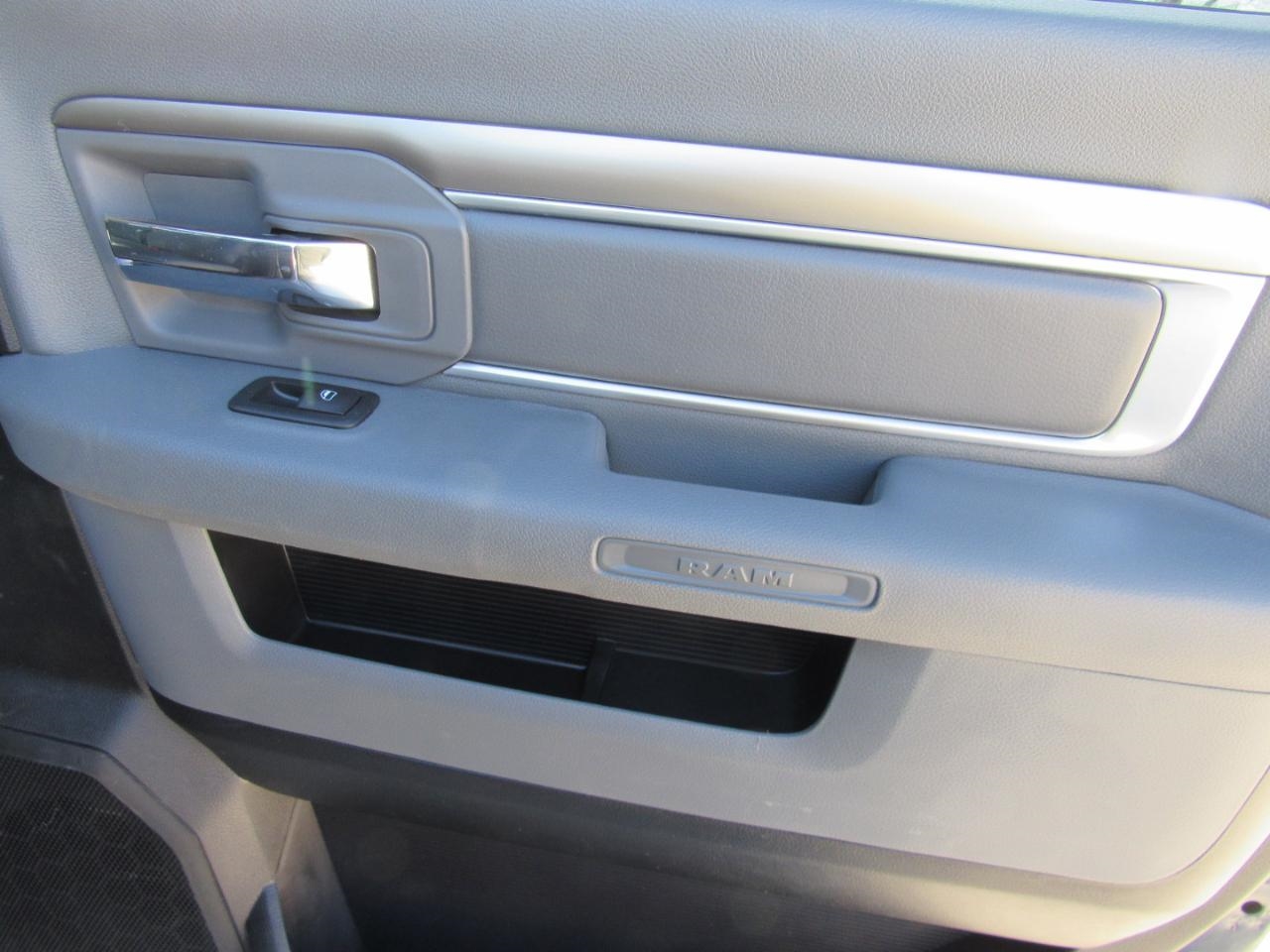 RAM 1500 Big Horn Crew Cab 4WD 2016