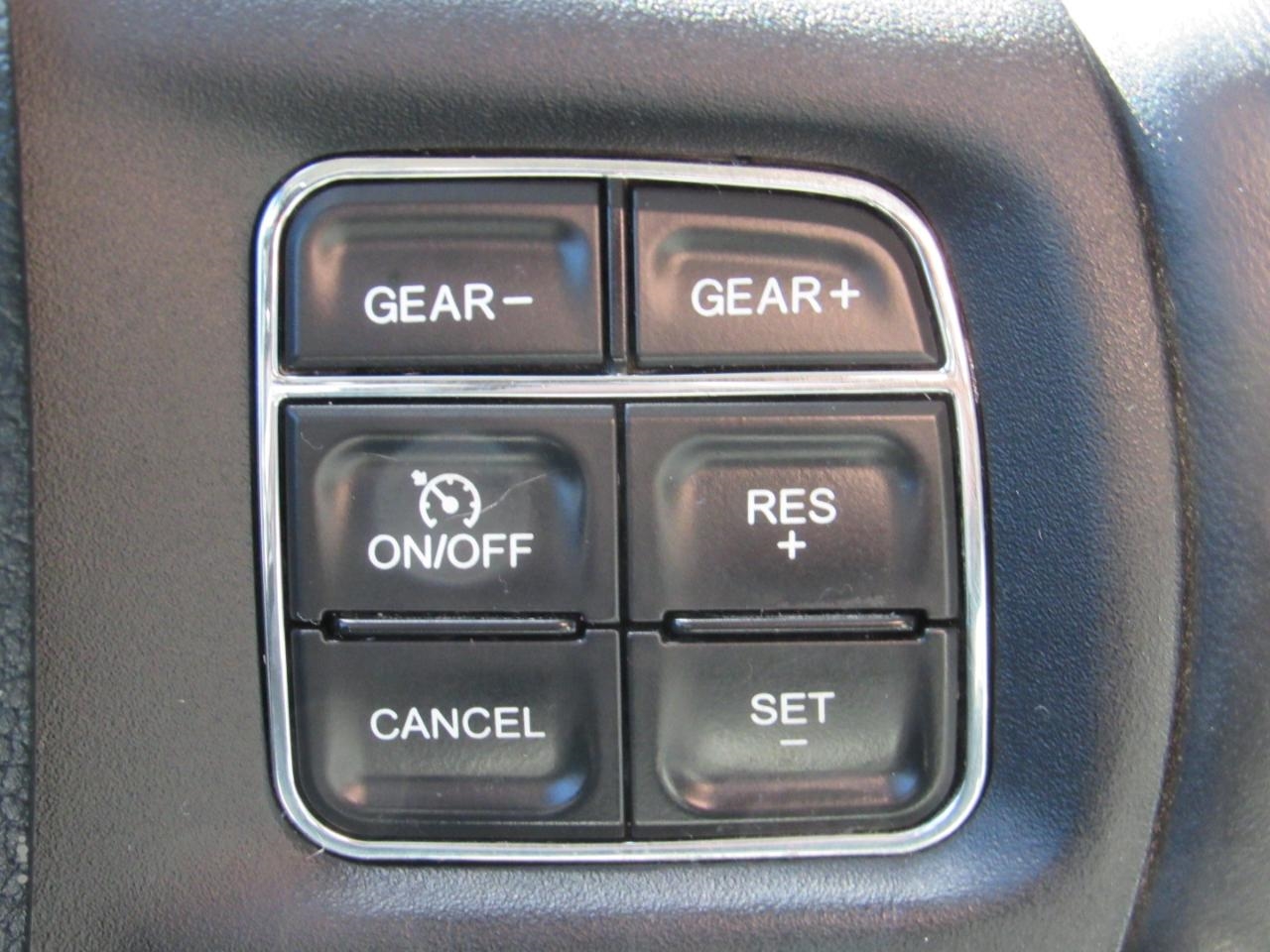 RAM 1500 Big Horn Crew Cab 4WD 2016