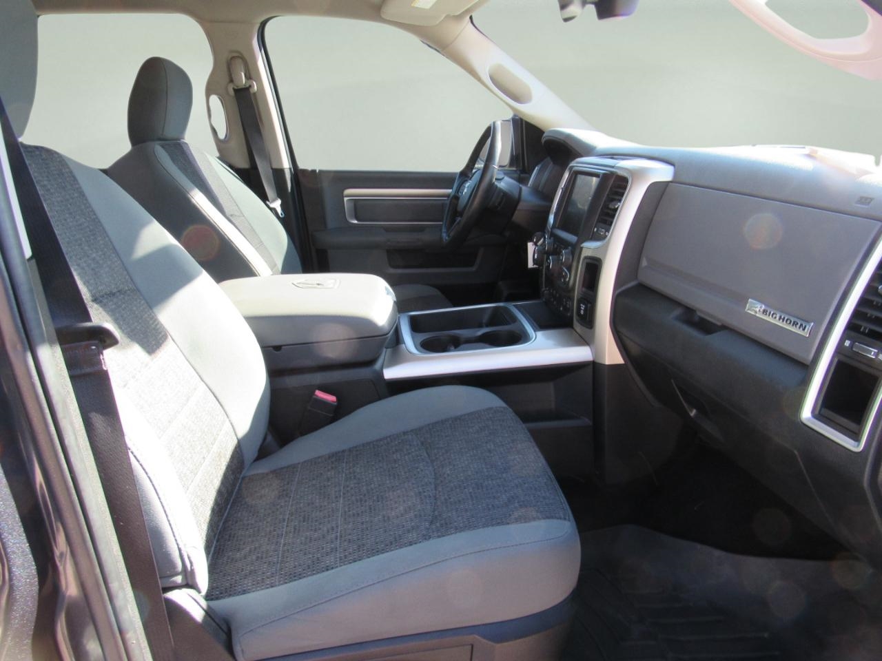 RAM 1500 Big Horn Crew Cab 4WD 2016