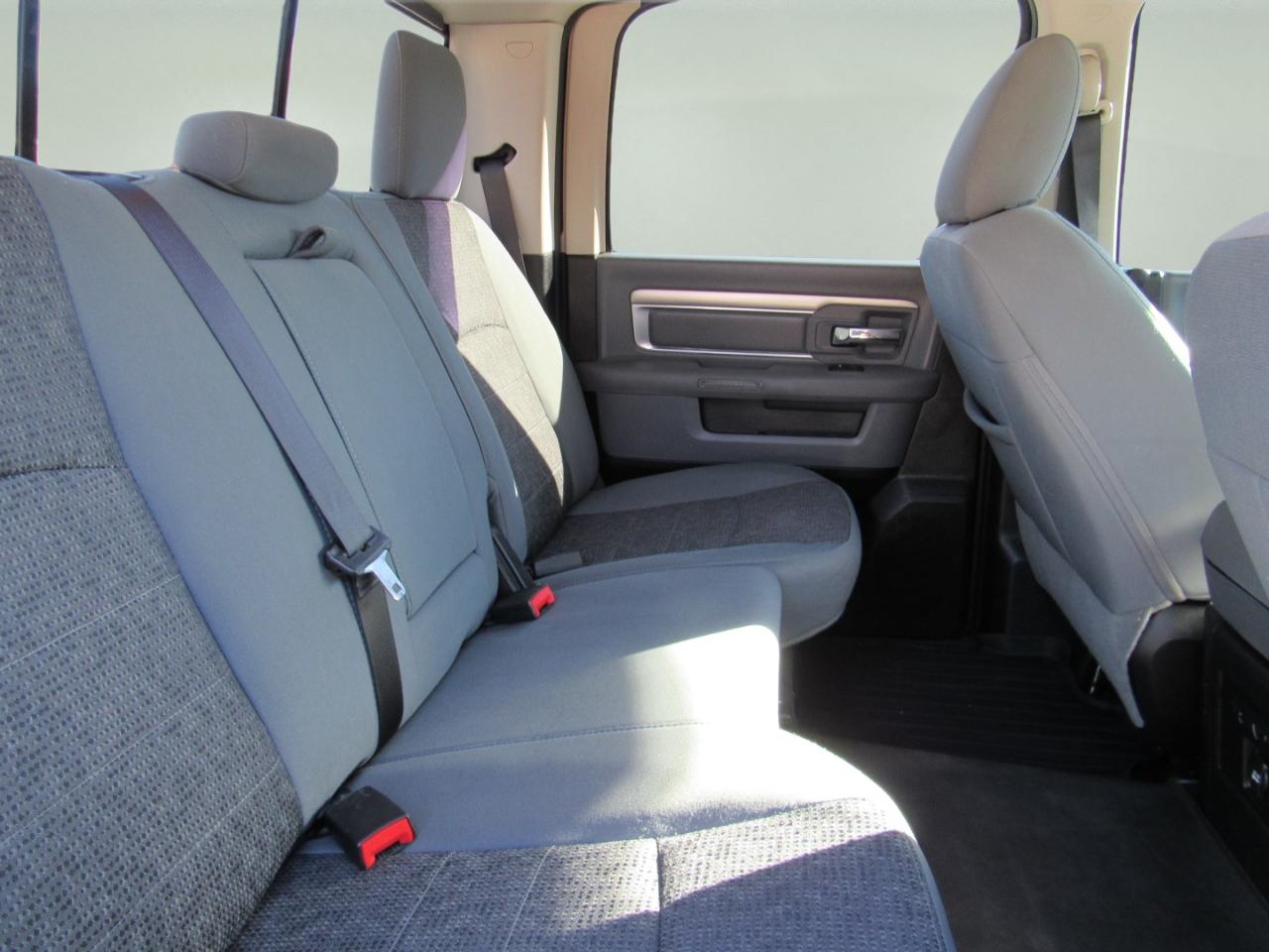 RAM 1500 Big Horn Crew Cab 4WD 2016