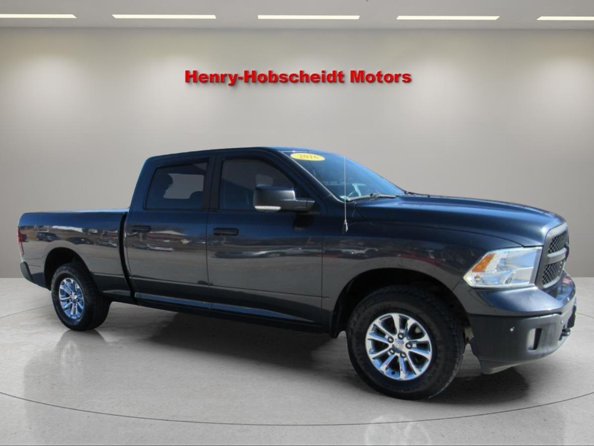 RAM 1500 Big Horn Crew Cab 4WD 2016