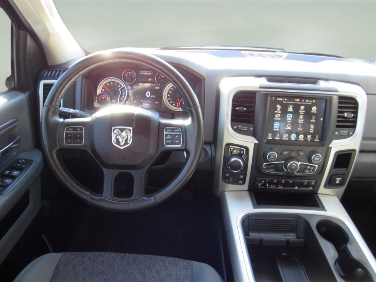 RAM 1500 Big Horn Crew Cab 4WD 2016