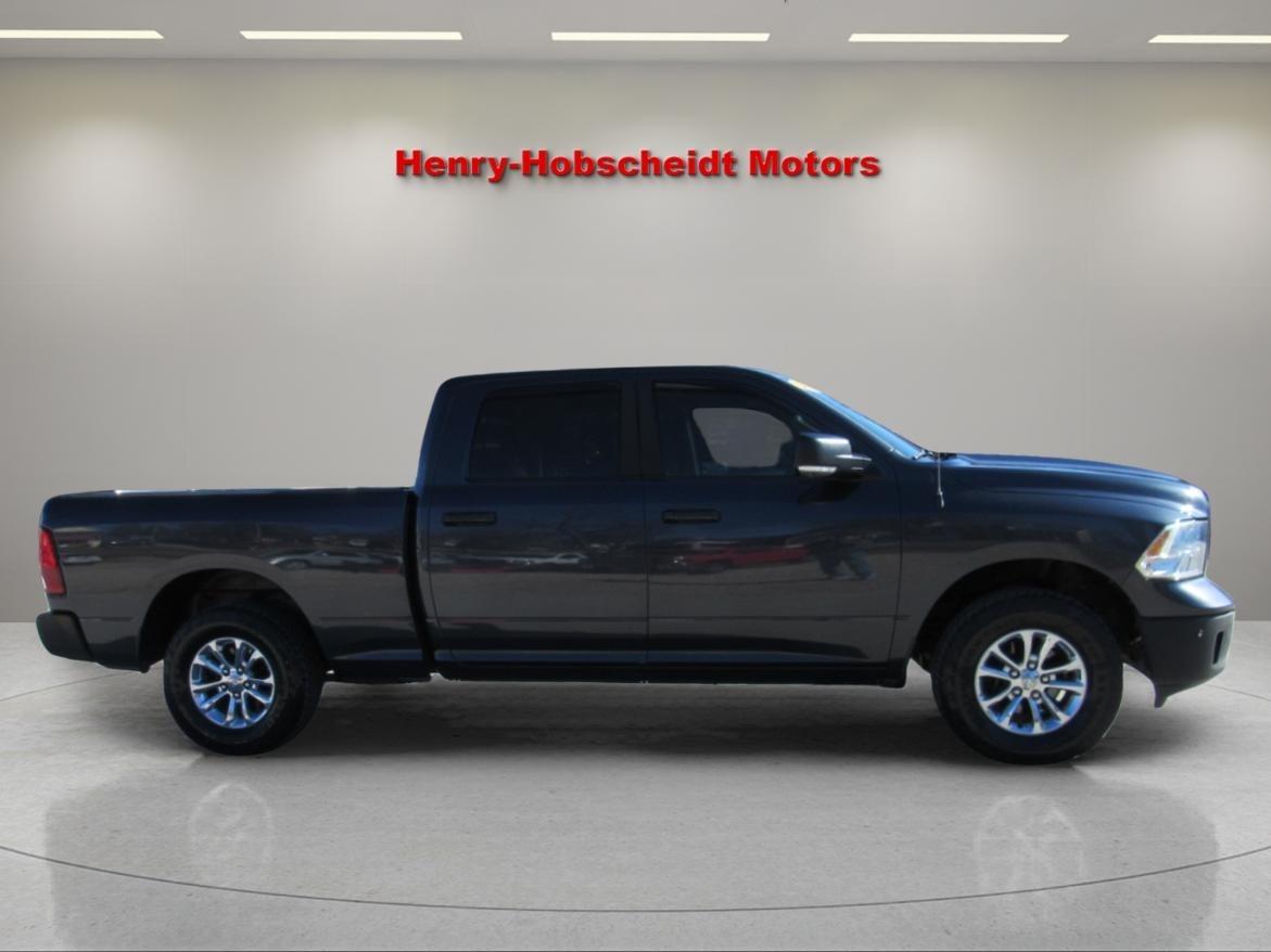 RAM 1500 Big Horn Crew Cab 4WD 2016