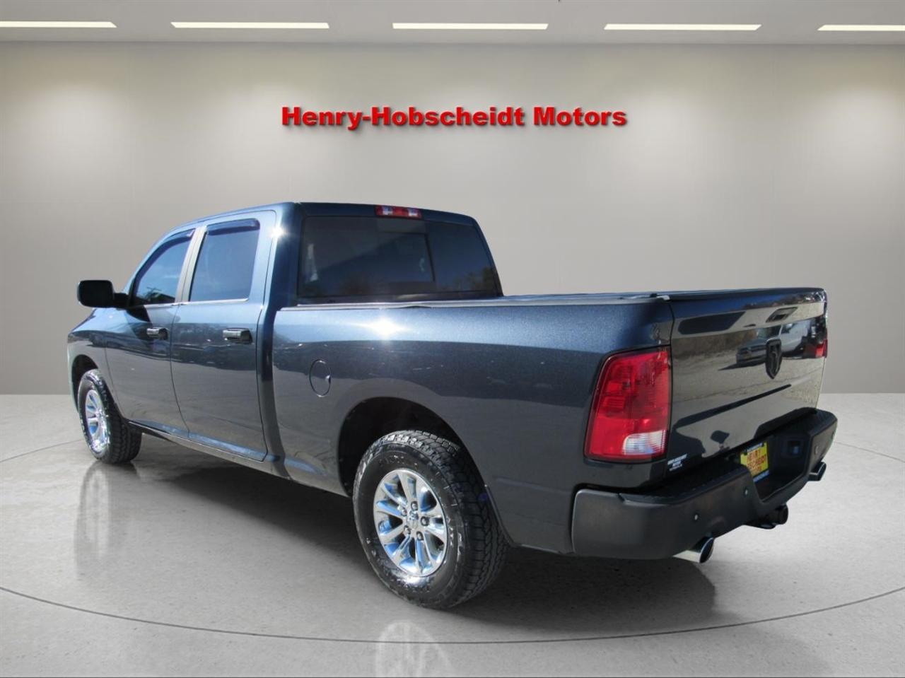 RAM 1500 Big Horn Crew Cab 4WD 2016