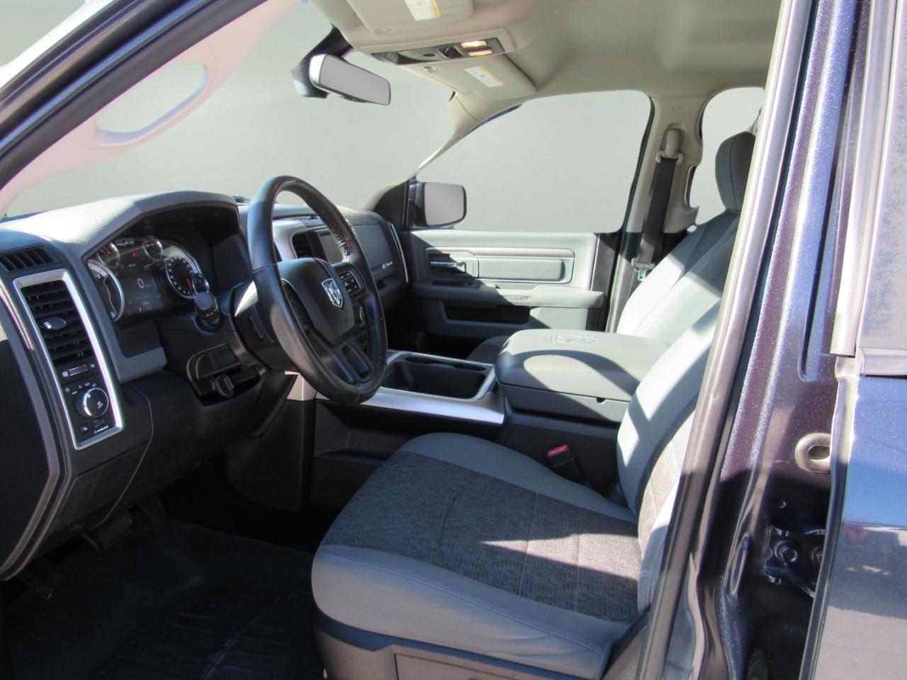 RAM 1500 Big Horn Crew Cab 4WD 2016