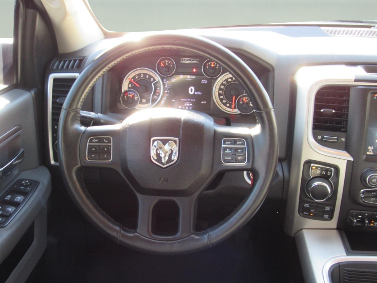 RAM 1500 Big Horn Crew Cab 4WD 2016