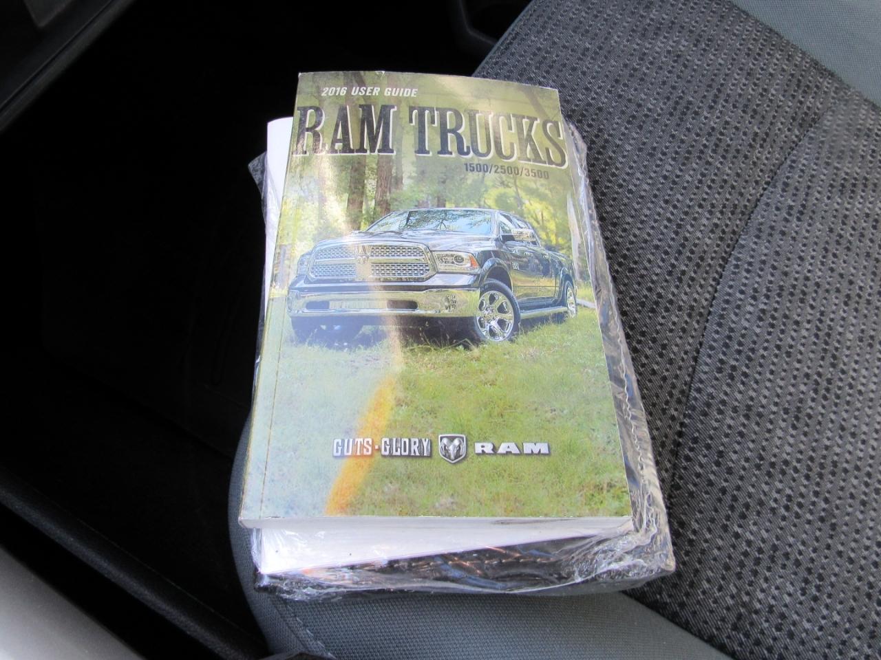 RAM 1500 Big Horn Crew Cab 4WD 2016