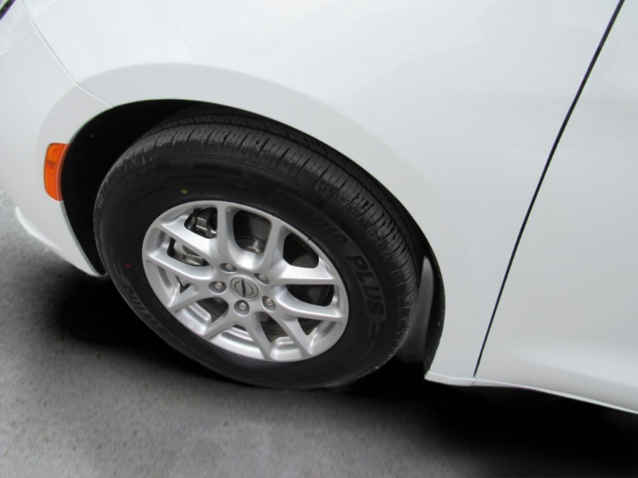 Chrysler Pacifica Touring L FWD 2023