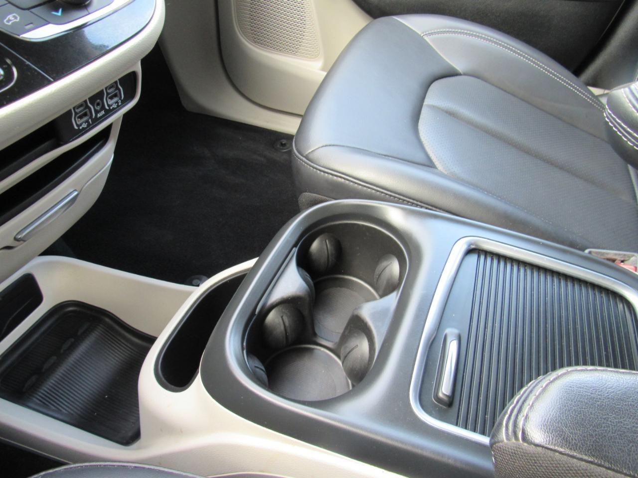 Chrysler Pacifica Touring L FWD 2023