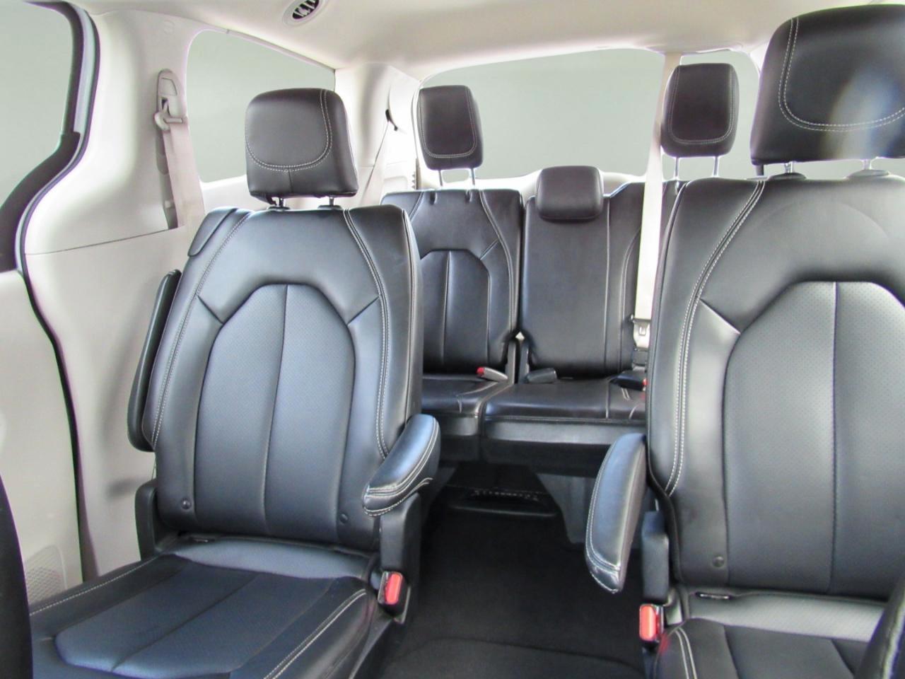 Chrysler Pacifica Touring L FWD 2023