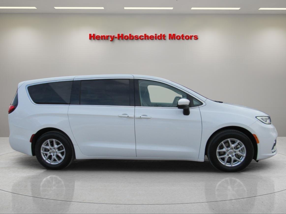 Chrysler Pacifica Touring L FWD 2023