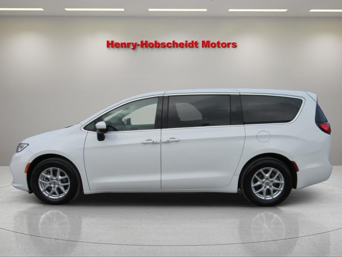 Chrysler Pacifica Touring L FWD 2023