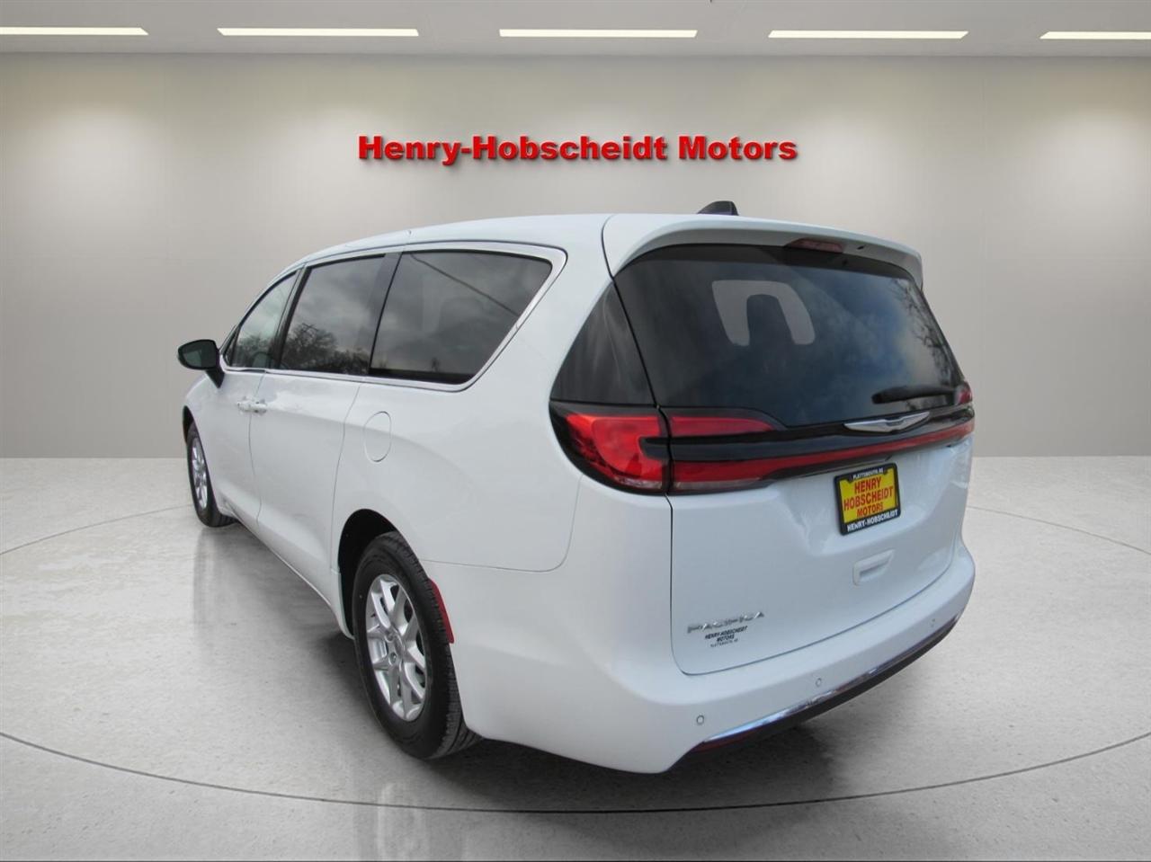 Chrysler Pacifica Touring L FWD 2023