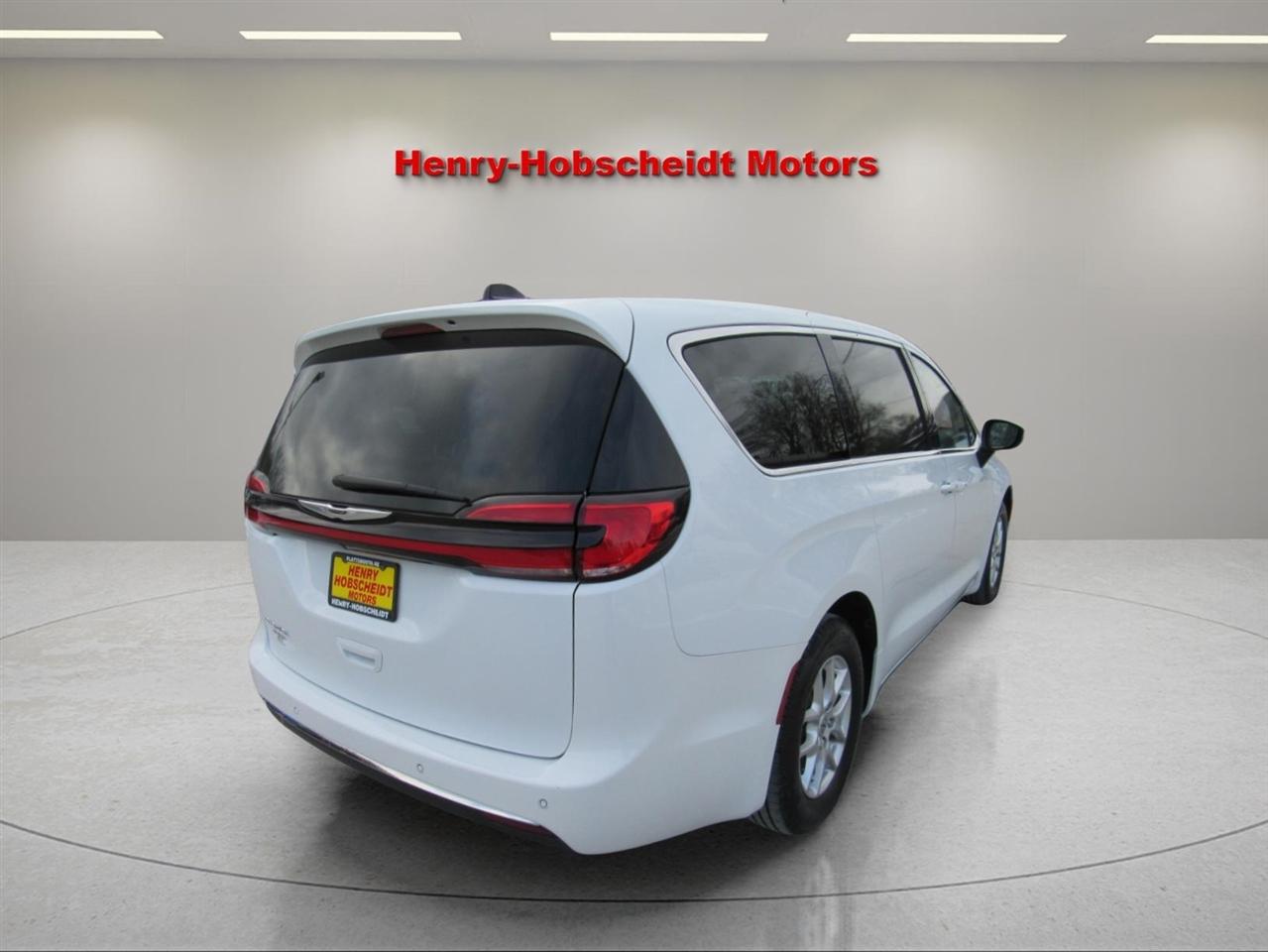 Chrysler Pacifica Touring L FWD 2023