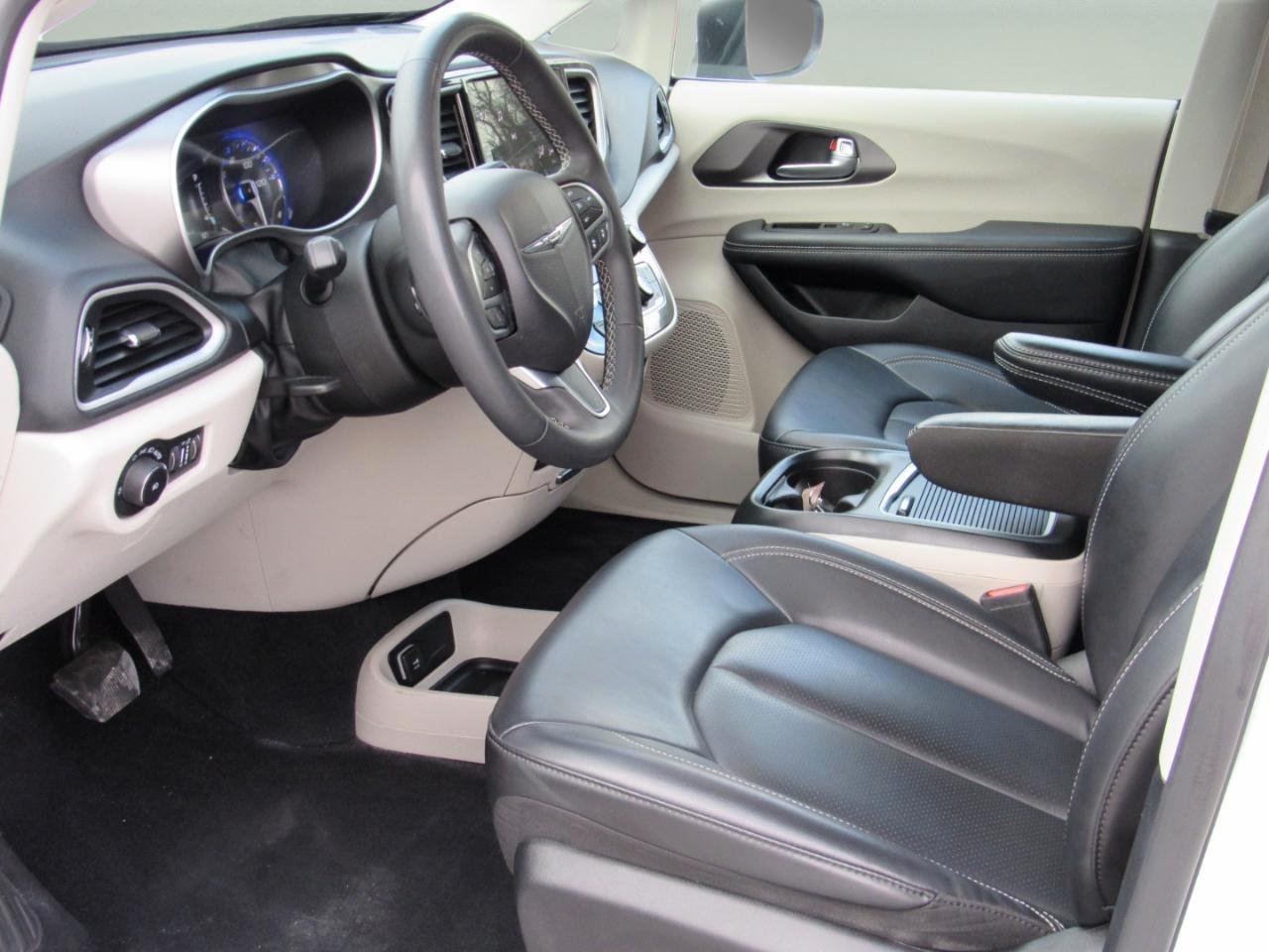 Chrysler Pacifica Touring L FWD 2023