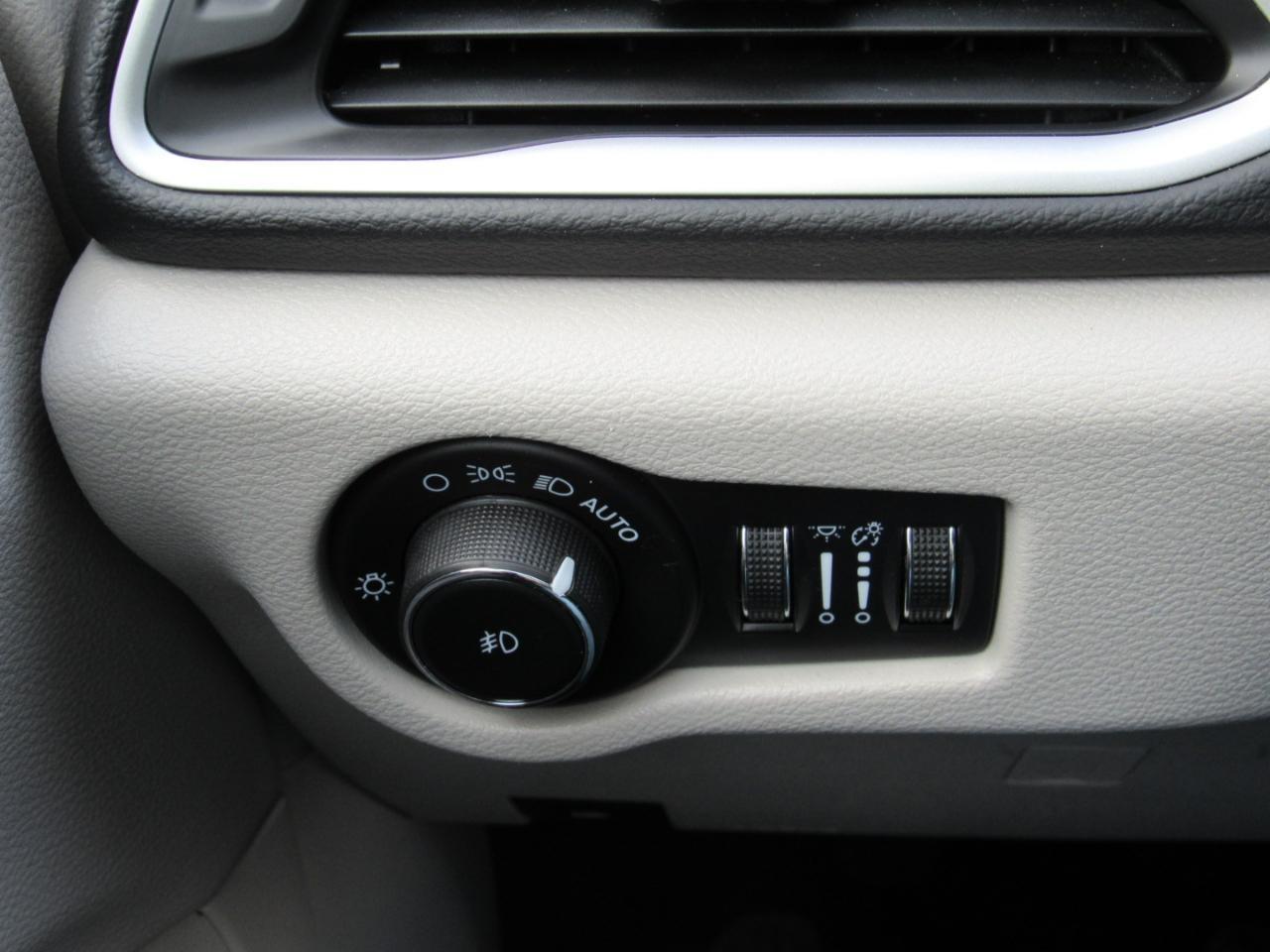 Chrysler Pacifica Touring L FWD 2023