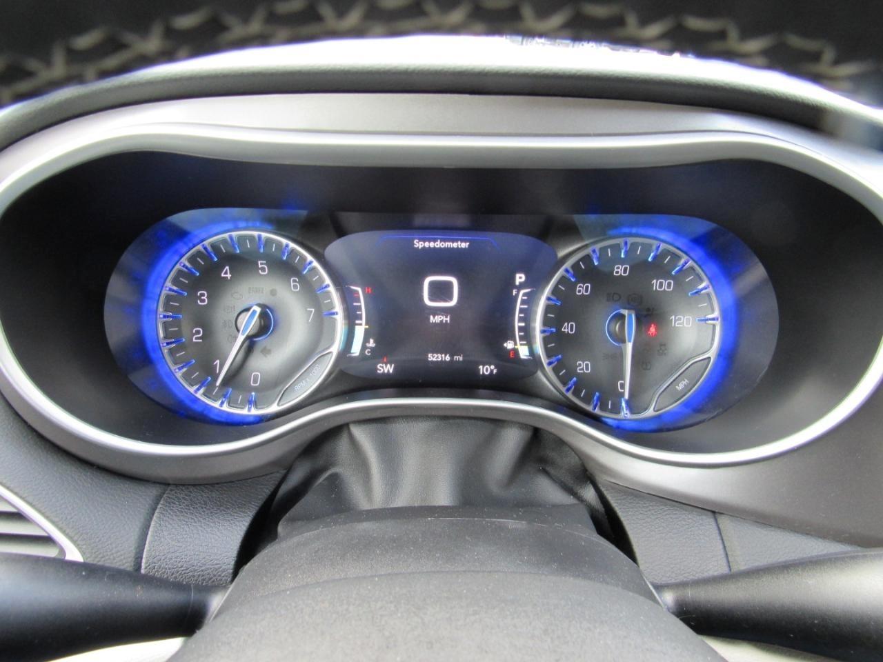 Chrysler Pacifica Touring L FWD 2023